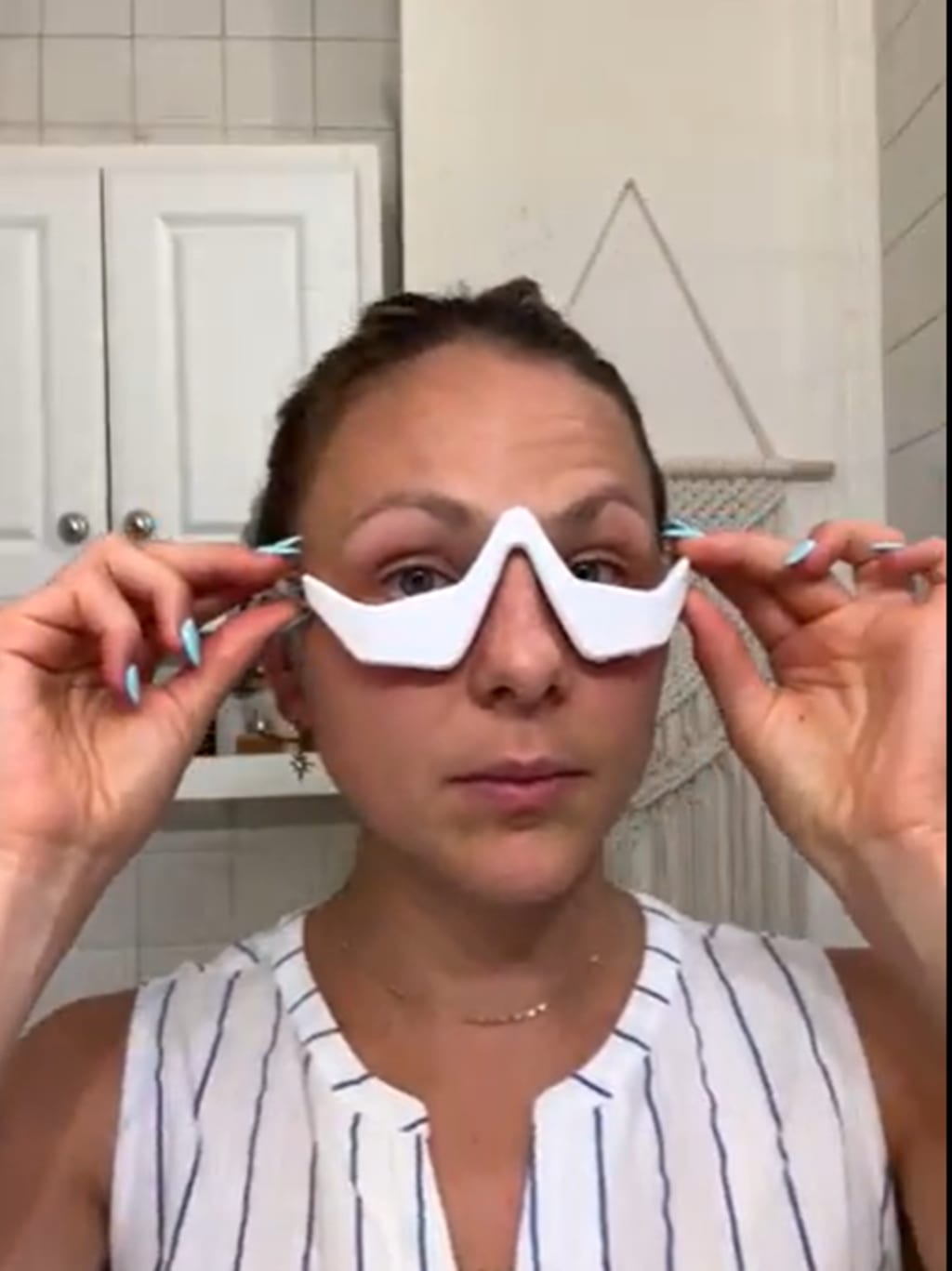 RevitalEyes® 2-in-1 Red Light Therapy + EMS To Erase Eye Bags