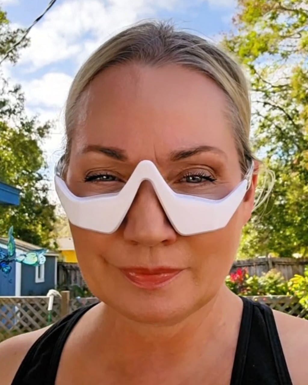 RevitalEyes® 2-in-1 Red Light Therapy + EMS To Erase Eye Bags